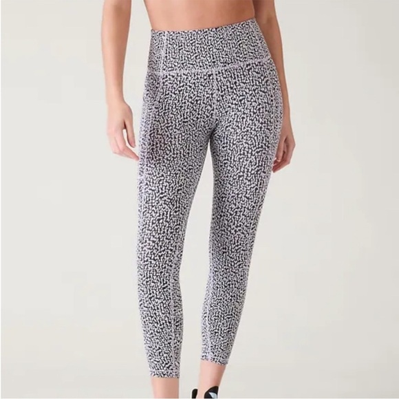 Athleta Pants - Athleta ULTIMATE STASH HIGH RISE 7/8 LEGGING